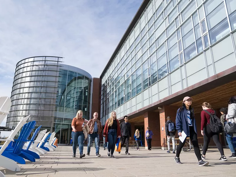 Du học Canada: Học bổng “khổng lồ” lên đến 1 tỷ 300 triệu đồng chỉ có ở đại học Ontario Tech